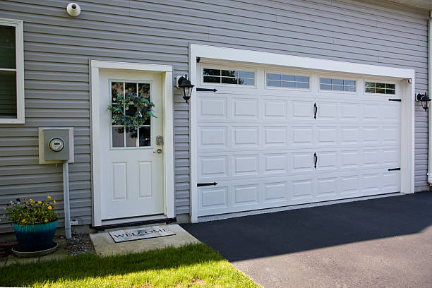 24/7 Emergency Garage Door Panel Replacement experts in Bellaire, OH